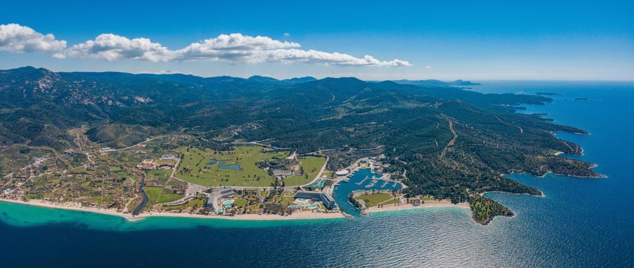 Porto Carras Meliton Hotel Neos Marmaras Exterior foto Aerial view of the port of Portals Nous