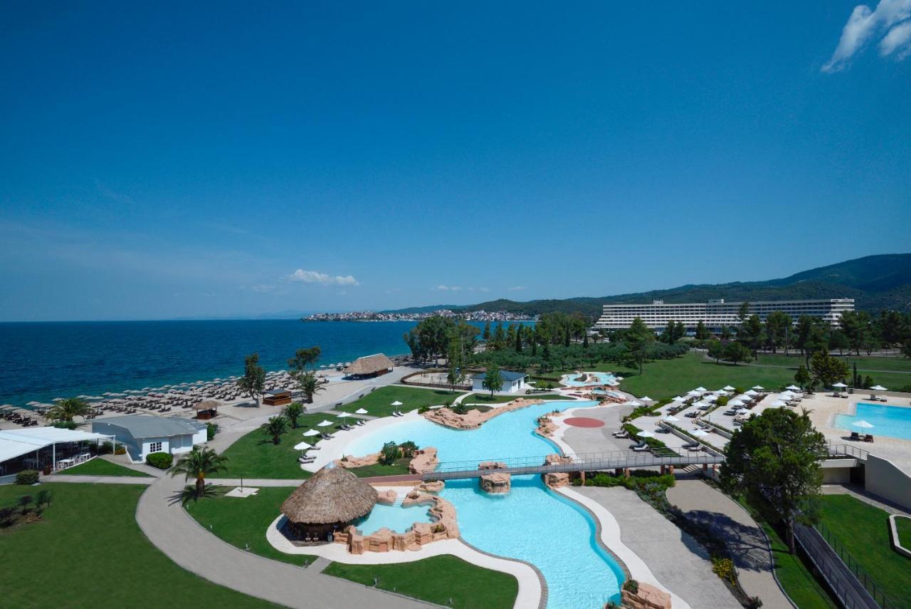 Porto Carras Meliton Hotel Neos Marmaras Exterior foto The resort's main pool