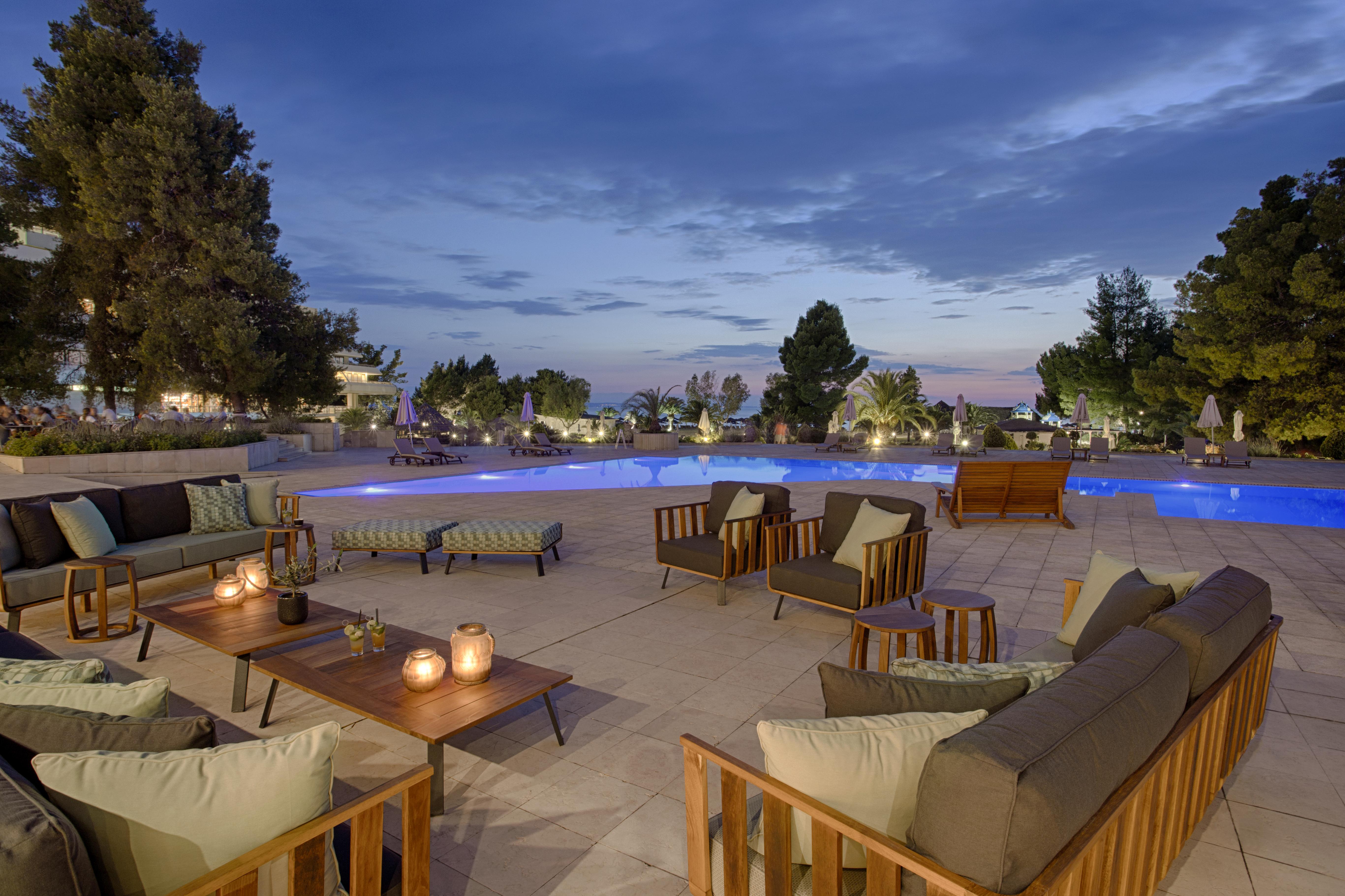 Porto Carras Meliton Hotel Neos Marmaras Exterior foto The pool at the hotel