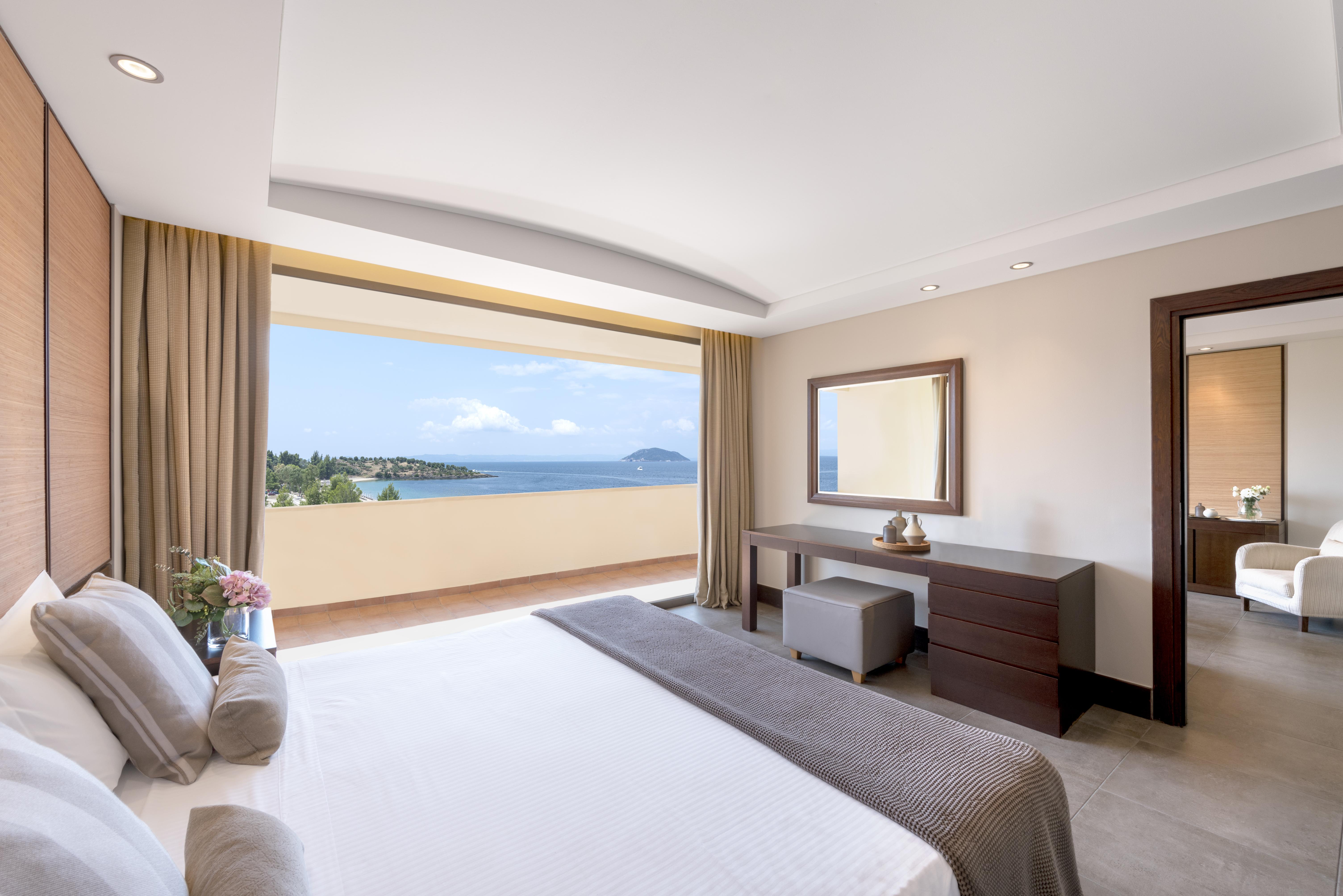 Porto Carras Meliton Hotel Neos Marmaras Exterior foto A bedroom at the hotel