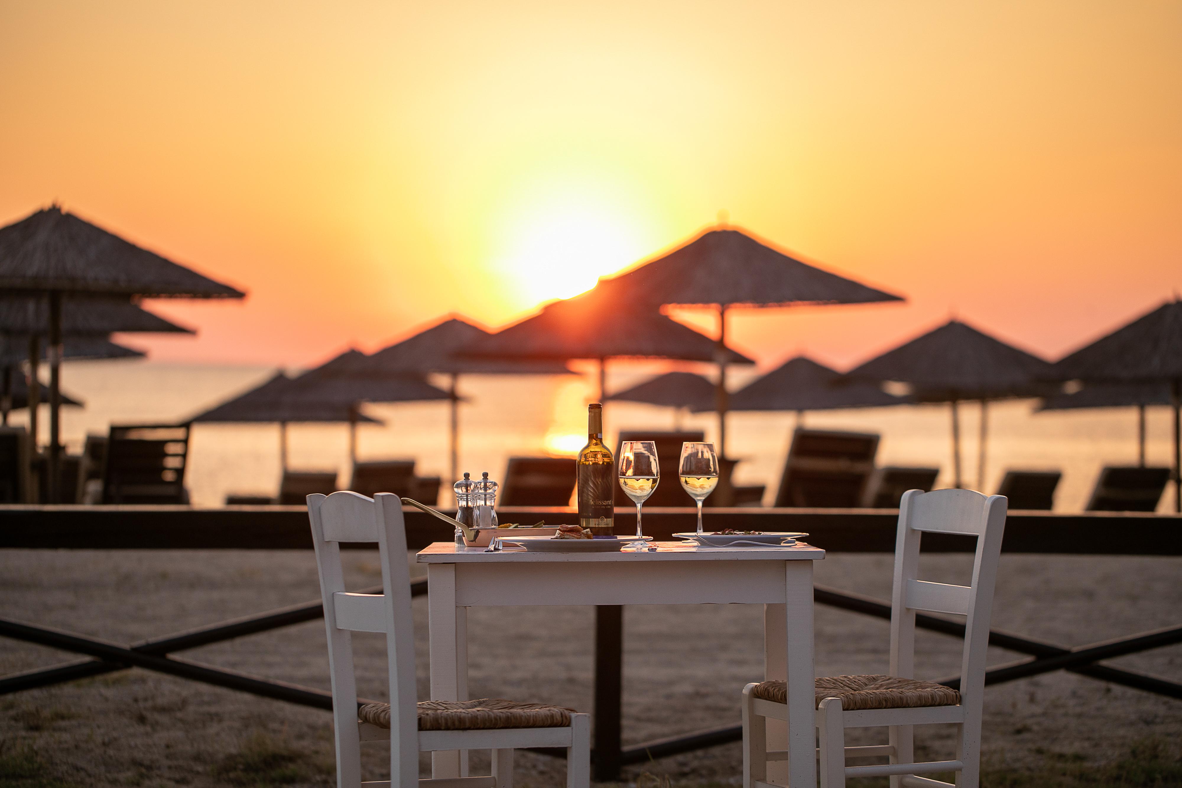 Porto Carras Meliton Hotel Neos Marmaras Exterior foto Sunset at the beach