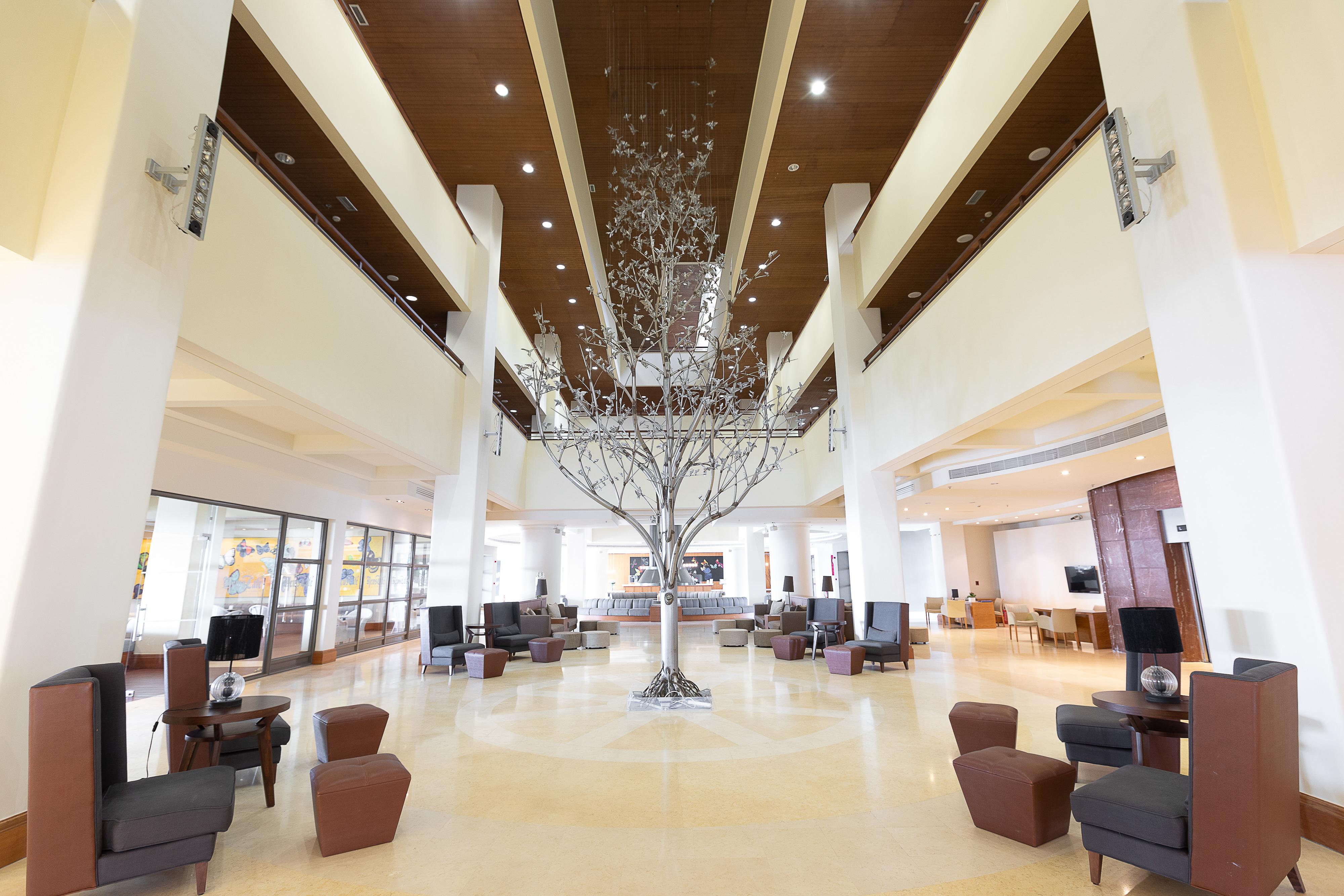 Porto Carras Meliton Hotel Neos Marmaras Exterior foto The lobby of the hotel