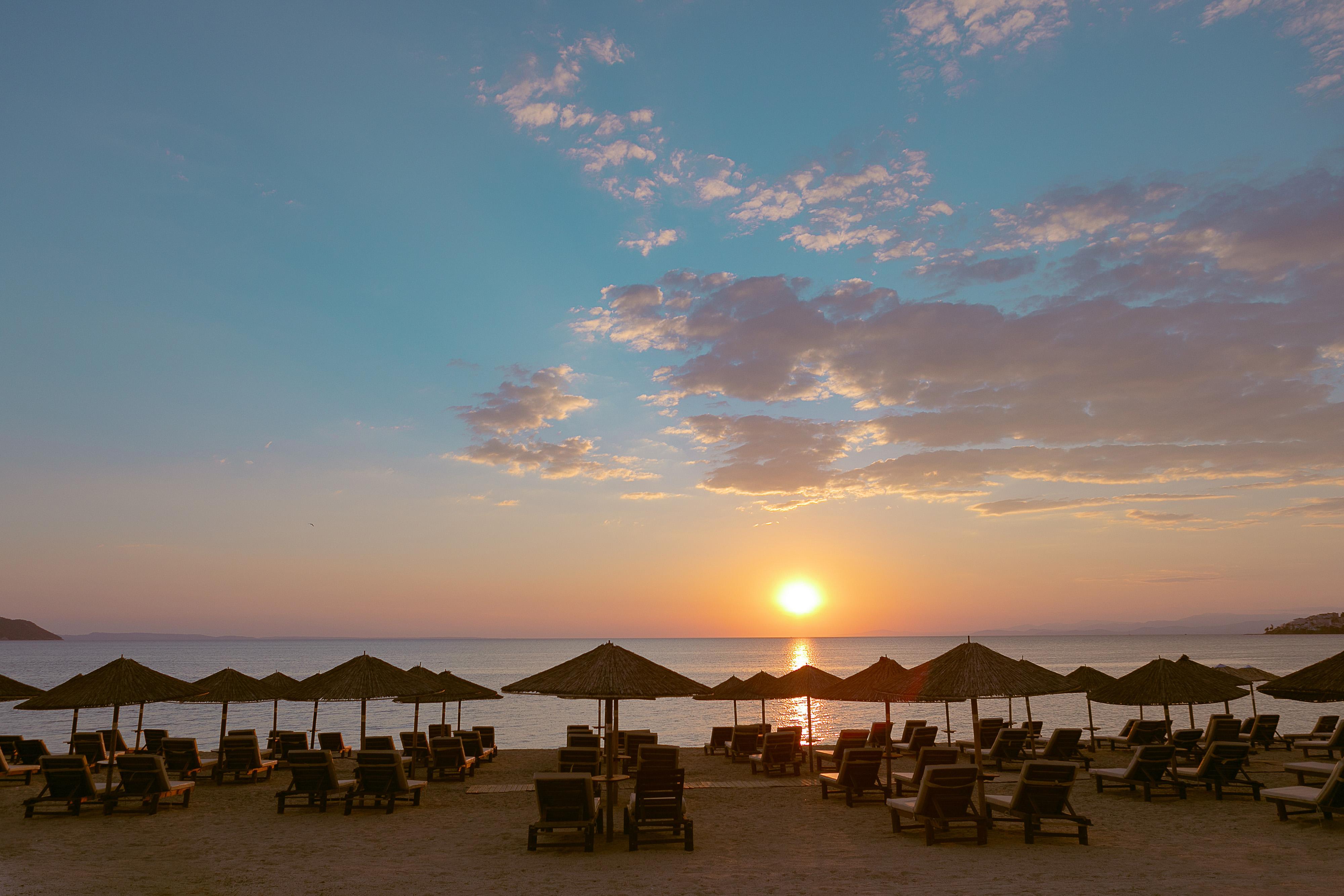 Porto Carras Meliton Hotel Neos Marmaras Exterior foto Sunset at the beach