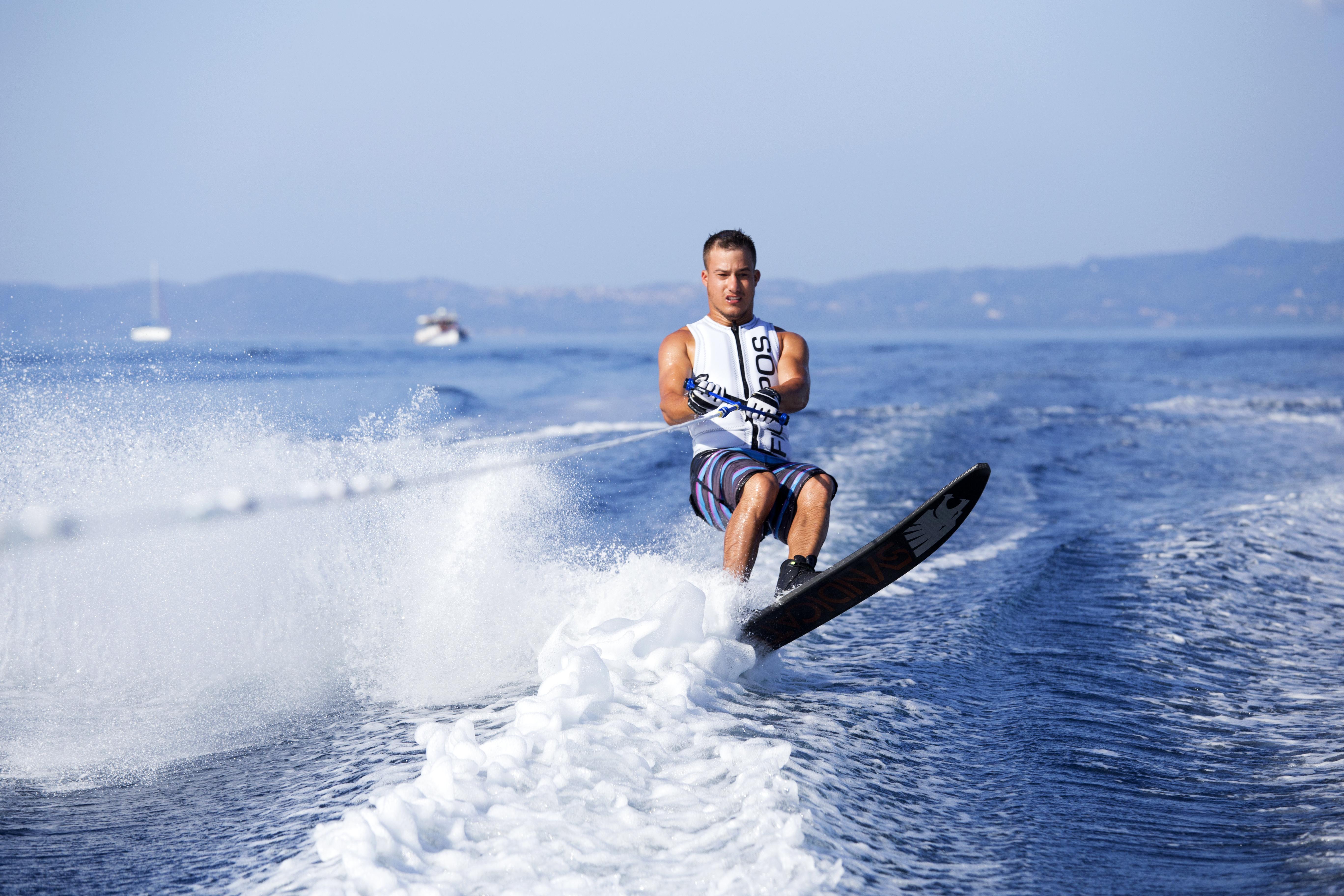 Porto Carras Meliton Hotel Neos Marmaras Exterior foto A water skier